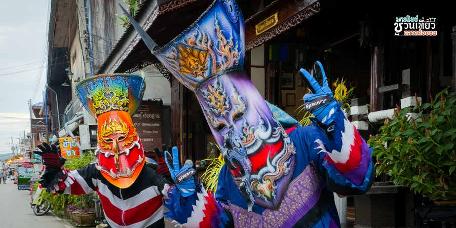 ตลาดถนนคนเดินวิถีเชียงคาน บ้านไม้เก่าริมโขง